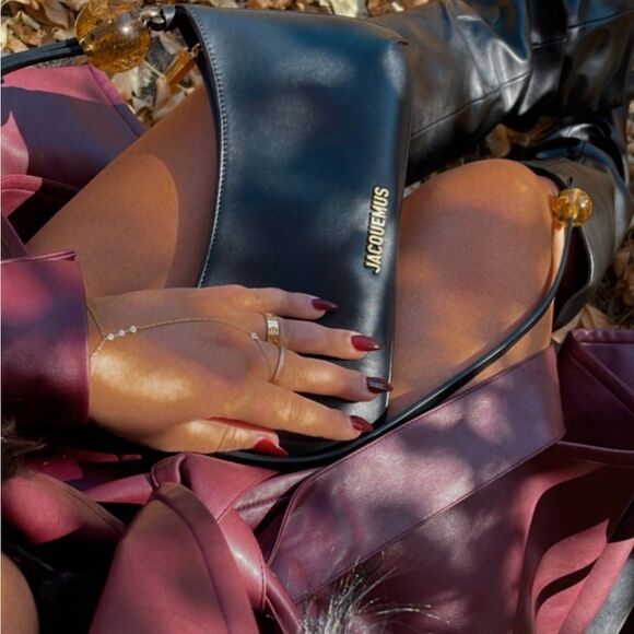 Gold hand chain - Picture 3 of 5